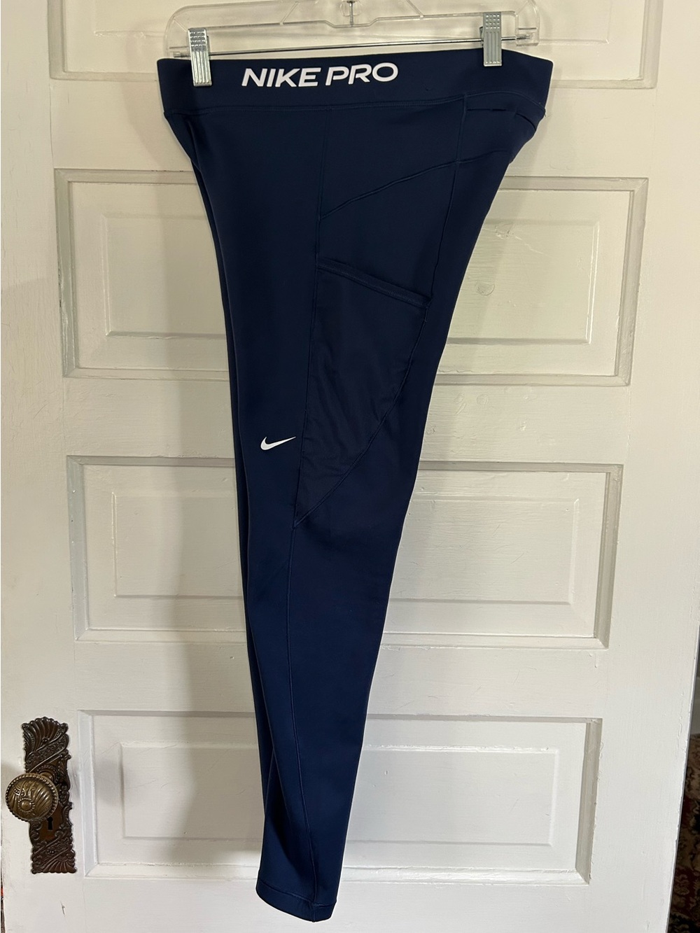 Nike Pro Therma Fit Women’s Navy Compression Leggings with Pockets. Size Large